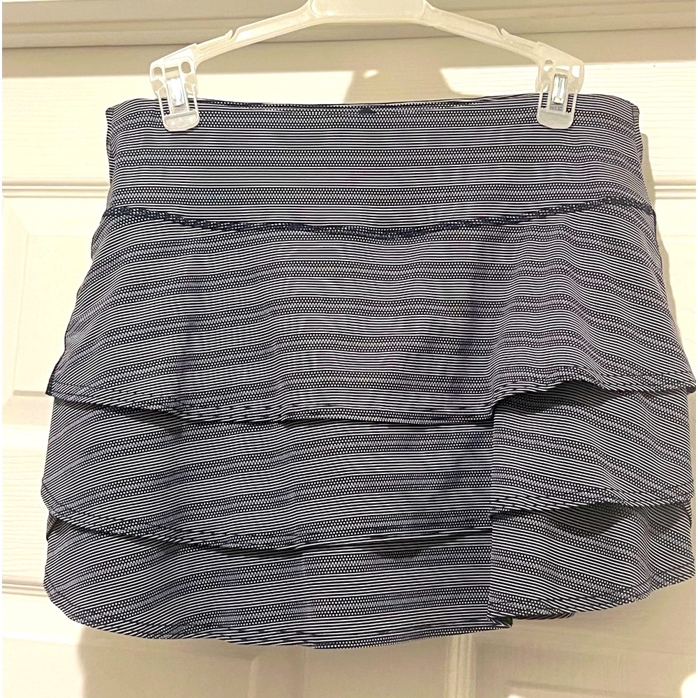Athleta Size 10'womens navy blue skirt w shorties underneath